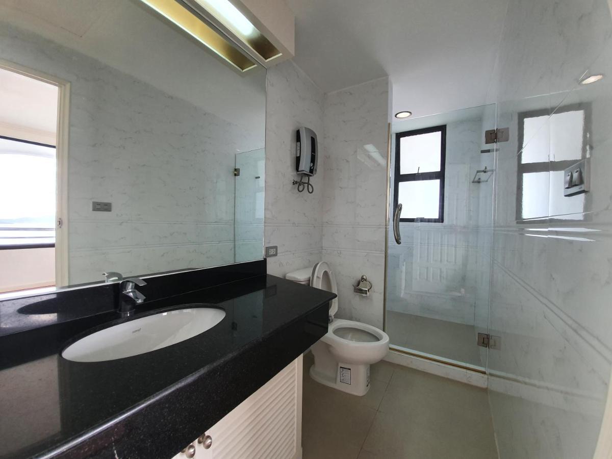 Spacious Room With Ocean & City View Патая Екстериор снимка